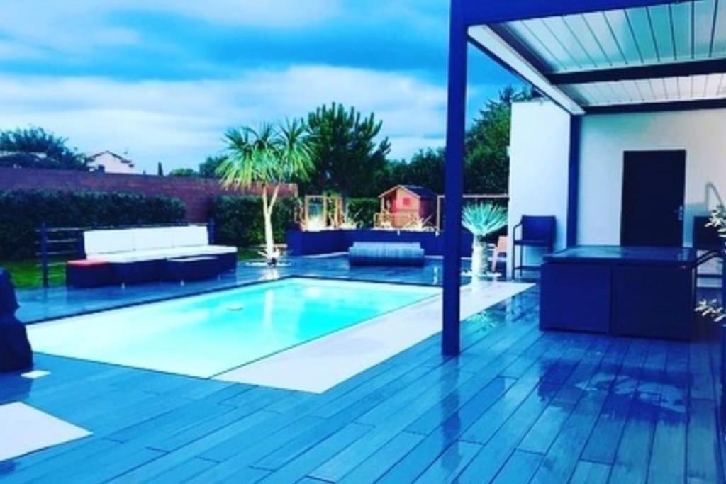 Maison De Vacances Contemporaine Avec Piscine Villa Vedene Exterior photo