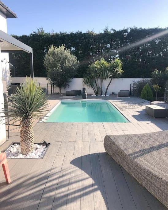 Maison De Vacances Contemporaine Avec Piscine Villa Vedene Exterior photo